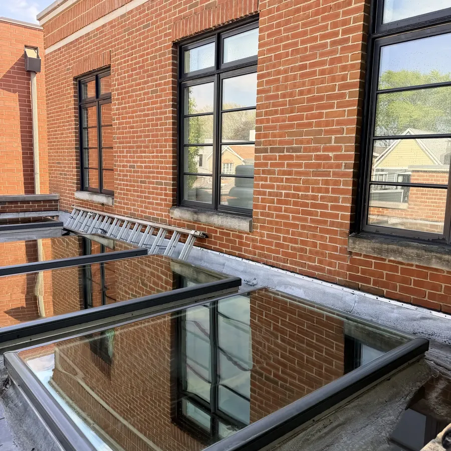 Window cleaning after, streak-free glass